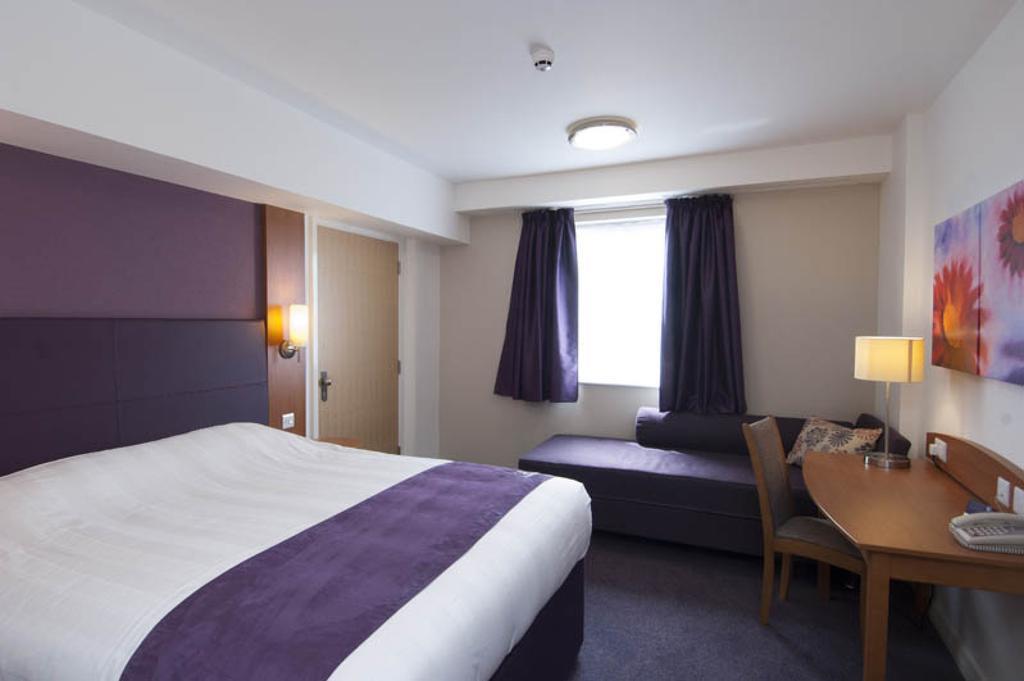 Premier Inn London Barking Exterior photo