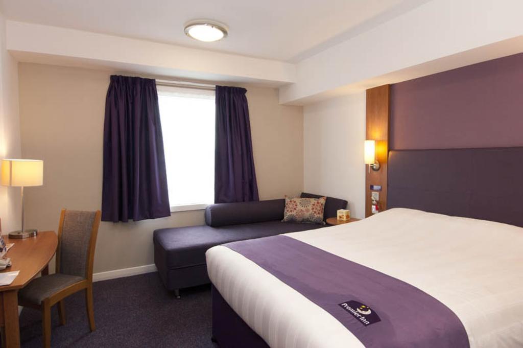 Premier Inn London Barking Exterior photo